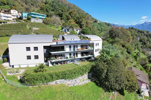 Elegante appartamento in collina con vista panoramica in esclusiva residenza 1