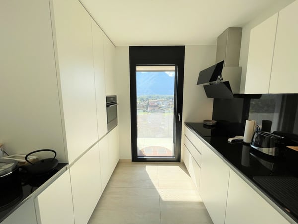 Elegante appartamento in collina con vista panoramica in esclusiva residenza 13