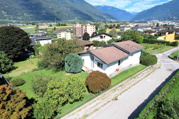 Spaziosa abitazione con grande terreno in zona residenziale 3
