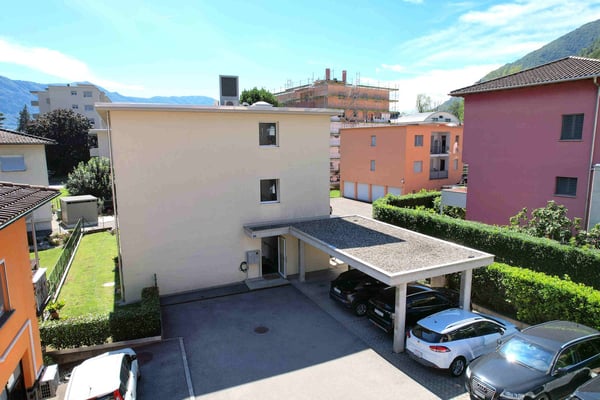 Appartamento con giardino privato in piccola ed elegante residenza 2