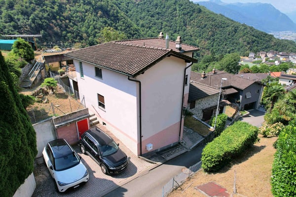 Spaziosa casa in collina con vista panoramica grande terreno e rustico in pietra 4