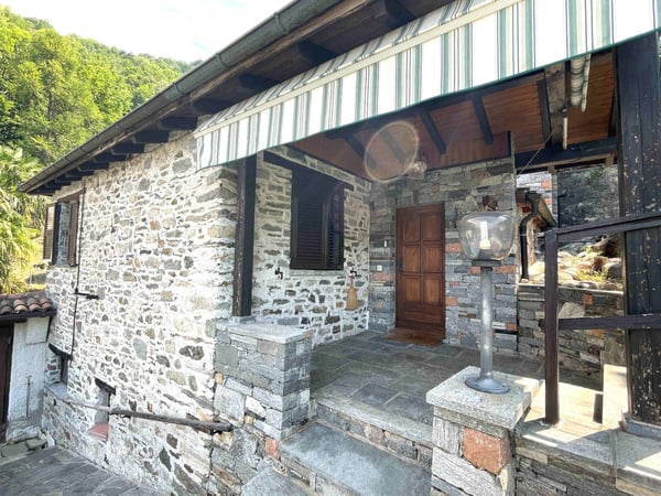Spaziosa casa in collina con vista panoramica grande terreno e rustico in pietra 19