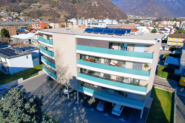 Appartamento con grande terrazza coperta in zona comoda e tranquilla 2