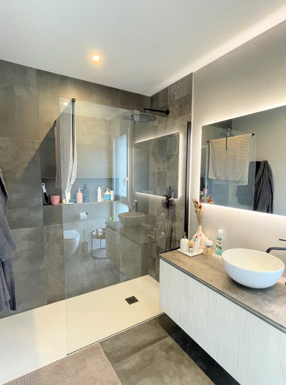 Appartamento con grande terrazza coperta in zona comoda e tranquilla 17