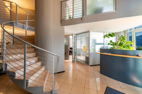 Ufficio in centro con vista lago e garage con 7 posti auto 6