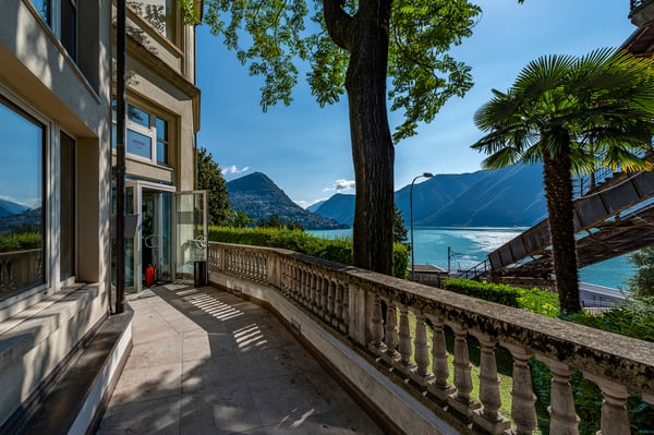 Ufficio in centro con vista lago e garage con 7 posti auto 1