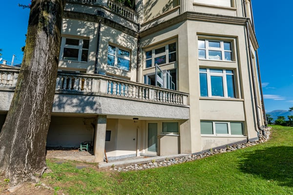 Ufficio in centro con vista lago e garage con 7 posti auto 3