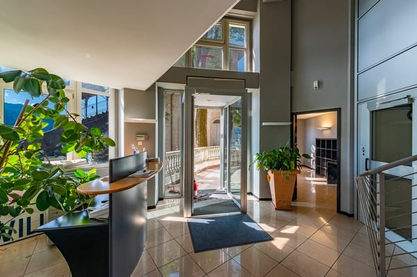 Ufficio in centro con vista lago e garage con 7 posti auto 5