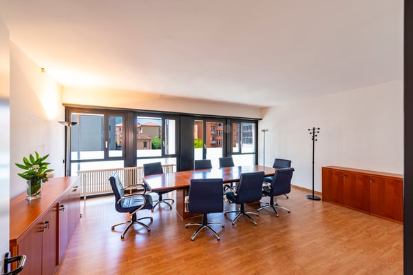 LUMINOSO UFFICIO LUGANO 4