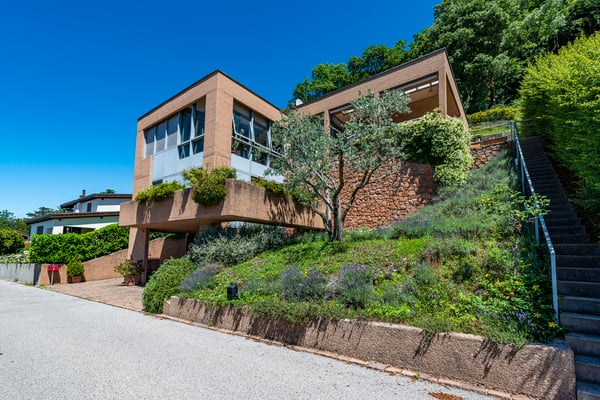 Casa moderna con bella vista lago 1