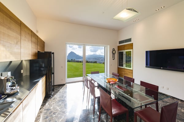 Lussuosa villa immersa nel verde 9