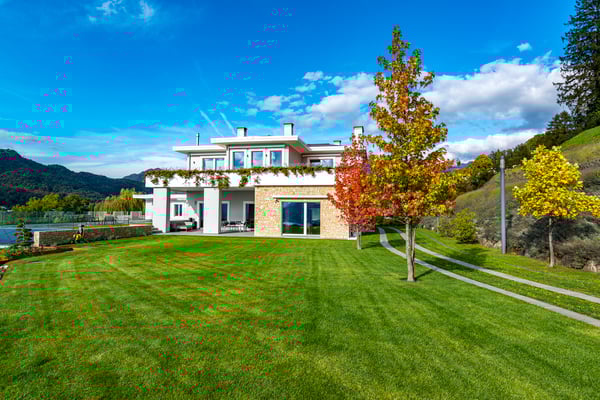 Lussuosa villa immersa nel verde 2