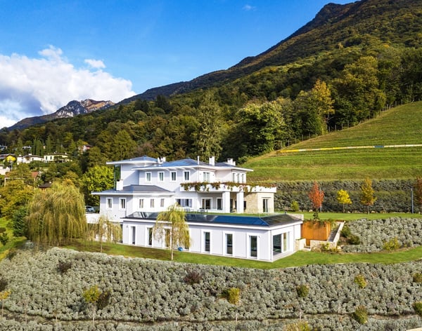 Lussuosa villa immersa nel verde 1