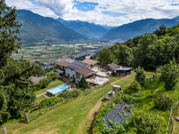 Casa ticinese con 20'000 m di terreno, piscina e rustico 3