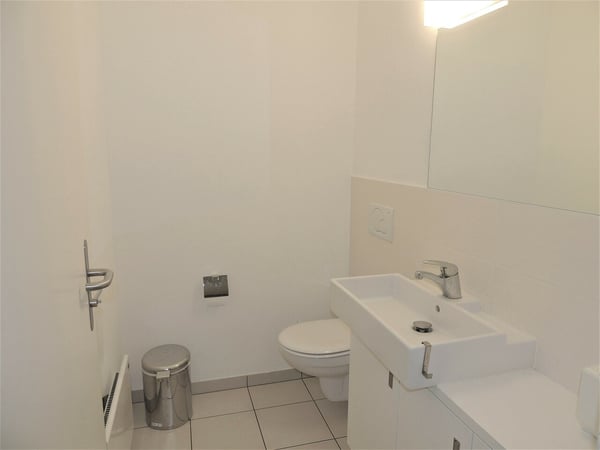 AMPIO UFFICIO CON GIARDINO A SORENGO 10