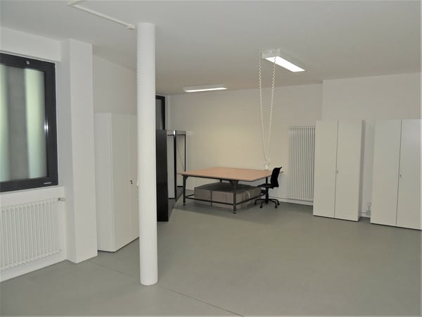 AMPIO UFFICIO CON GIARDINO A SORENGO 9