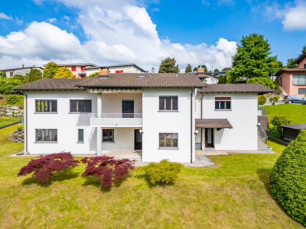 Casa bifamiliare con grande terreno edificabile 6
