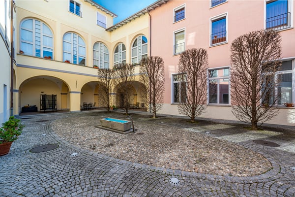 Ufficio luminoso nel nucleo di Mendrisio 2