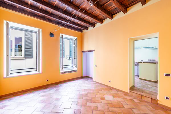 Ufficio luminoso nel nucleo di Mendrisio 1