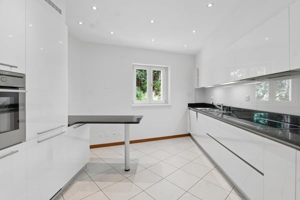 Residenza Diana: Elegante attico con giardino, piscina e vista lago 12