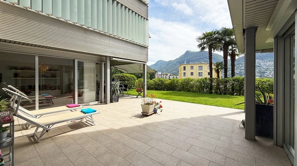 Luminoso appartamento con giardino privato in posizione strategica 1