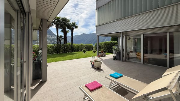 Luminoso appartamento con giardino privato in posizione strategica 13
