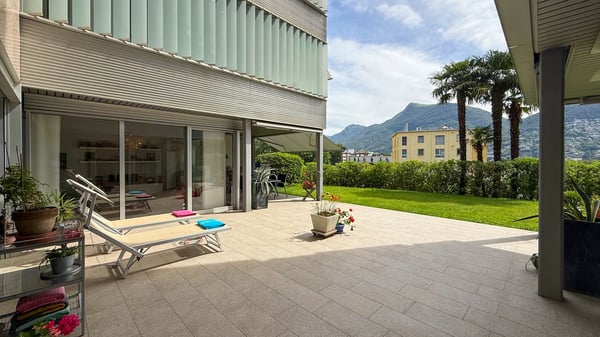 Luminoso appartamento con giardino privato in posizione strategica 12