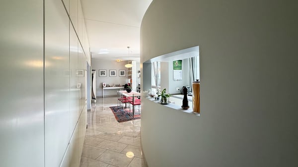 Luminoso appartamento con giardino privato in posizione strategica 9