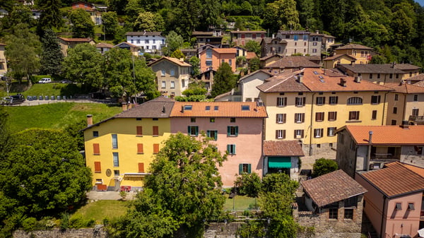 Casa d'epoca con giardino nel nucleo storico di Aranno 2