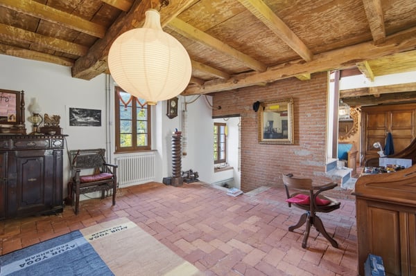 Casa d'epoca con giardino nel nucleo storico di Aranno 10