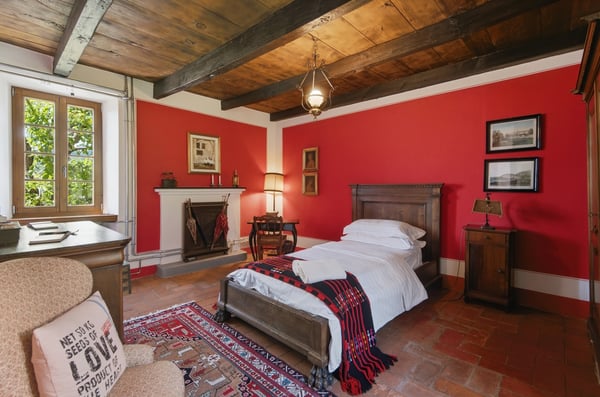 Casa d'epoca con giardino nel nucleo storico di Aranno 8