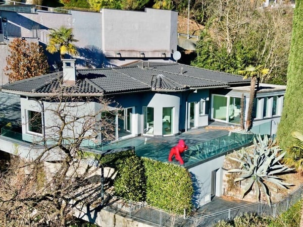 Esclusiva villa di lusso con piscina coperta e vista lago