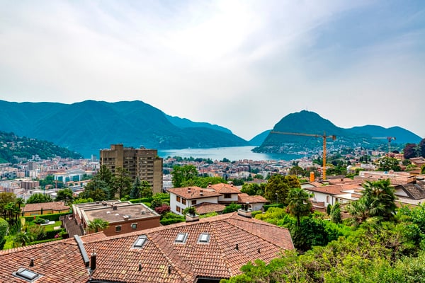 Moderna villa con privacy e stupenda vista lago 2