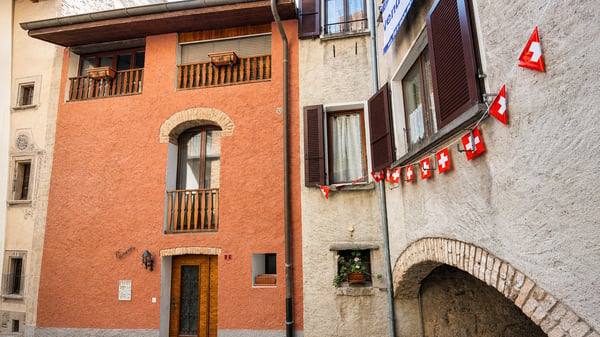 PICCOLA CASA TICINESE NEL NUCLEO DI BRUSINO ARSIZIO 2