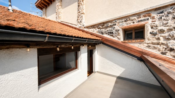 PICCOLA CASA TICINESE NEL NUCLEO DI BRUSINO ARSIZIO 10