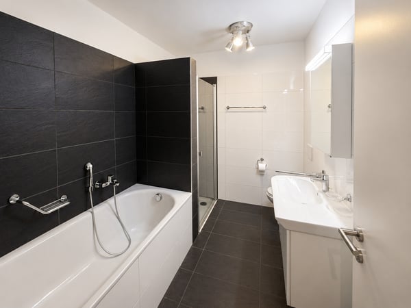 Moderno appartamento vista lago vicino al centro città 12