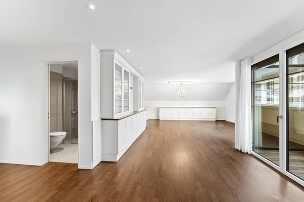 SCHÖNE 5.5 ZIMMER WOHNUNG 2. OG IN LÄNDLICHER UMGEBUNG 1