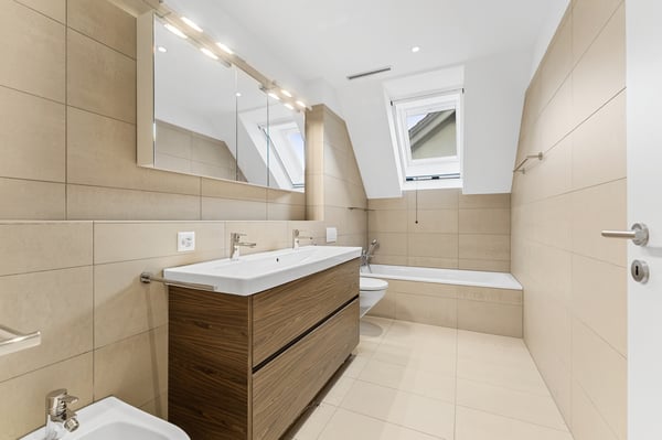 SCHÖNE 5.5 ZIMMER WOHNUNG 2. OG IN LÄNDLICHER UMGEBUNG 12