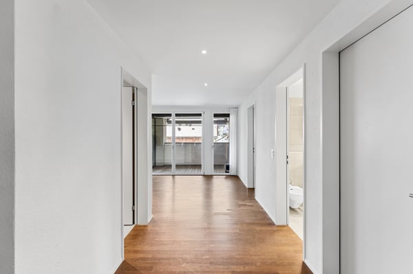 SCHÖNE 5.5 ZIMMER WOHNUNG 2. OG IN LÄNDLICHER UMGEBUNG 10