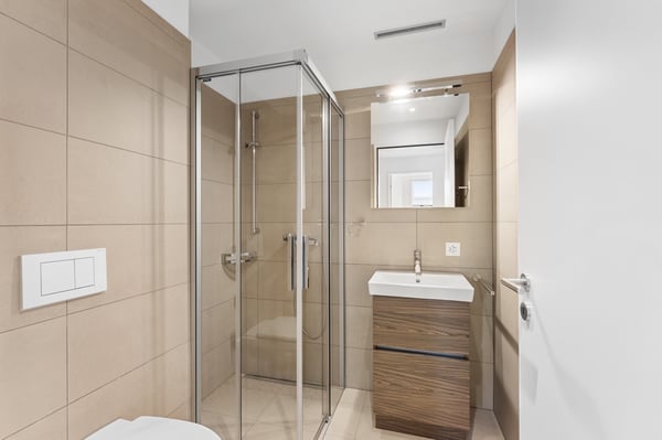 SCHÖNE 5.5 ZIMMER WOHNUNG 2. OG IN LÄNDLICHER UMGEBUNG 11