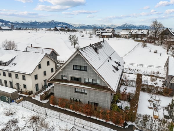 SCHÖNE 5.5 ZIMMER WOHNUNG 2. OG IN LÄNDLICHER UMGEBUNG 3