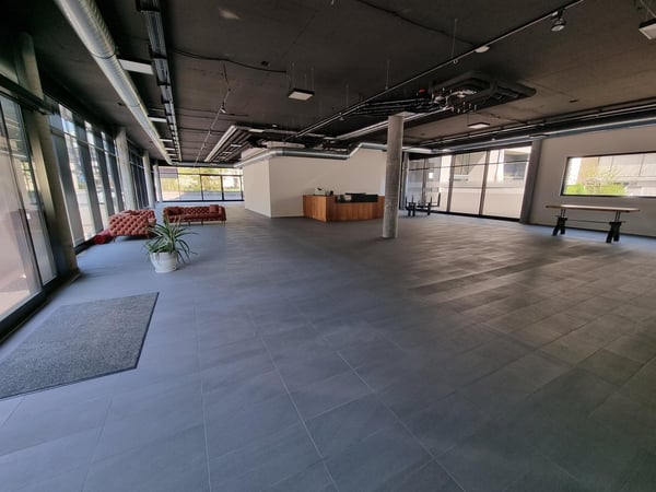 Attraktive und moderne Gewerbefläche im Herzen von Zug 2