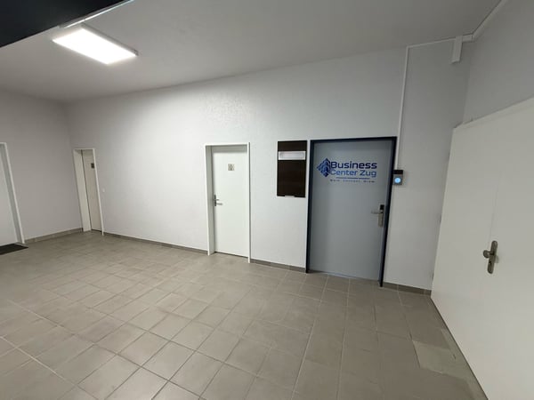 Helles, möbliertes Einzelbüro (18.6 m2) inkl. Domiziladresse & 24/7 Zugang in Cham 3