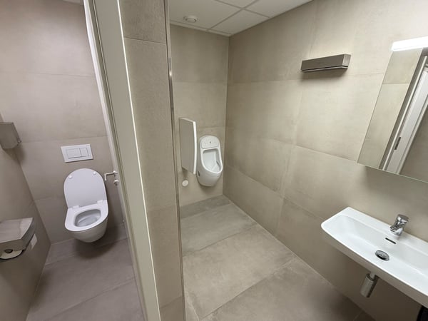Helles, möbliertes Einzelbüro (18.6 m2) inkl. Domiziladresse & 24/7 Zugang in Cham 9