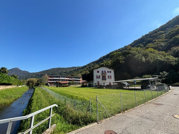 VENDESI STABILE A REDDITO CON TERRENO EDIFICABILE - BARBENGO (LUGANO) 1