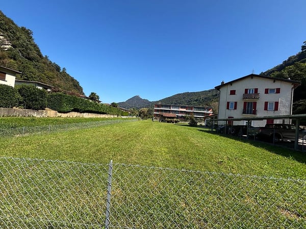VENDESI STABILE A REDDITO CON TERRENO EDIFICABILE - BARBENGO 3