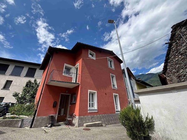 VENDESI CASA UNIFAMILIARE - GNOSCA (BELLINZONA) 1
