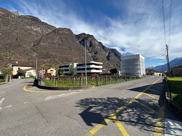 VENDESI TERRENO EDIFICABILE - BIASCA 1