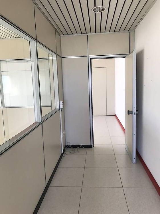 AFFITTASI A CADENAZZO SPAZIO COMMERCIALE DI CA. 102 mq 4