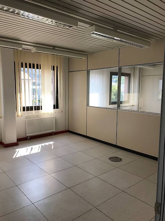 AFFITTASI A CADENAZZO SPAZIO COMMERCIALE DI CA. 102 mq 6